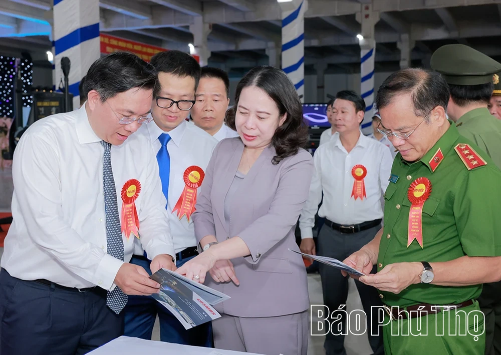 Phó Chủ tịch nước Võ Thị Ánh Xuân dự Ngày hội toàn dân bảo vệ an ninh Tổ quốc tại Công ty TNHH Công nghệ COSMOS 1