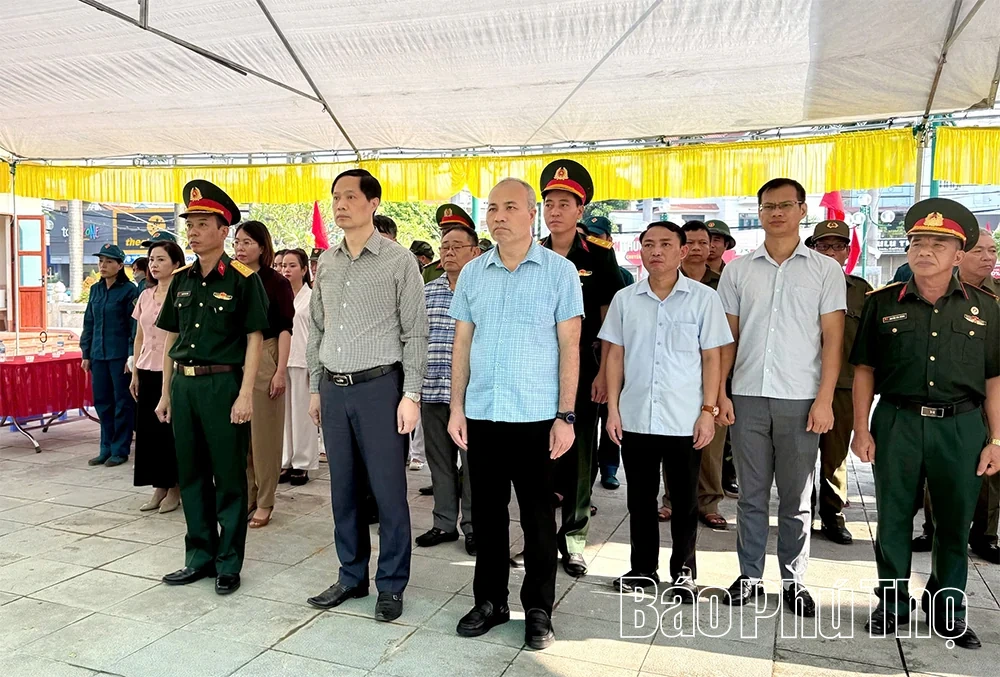Lấy mẫu ADN hài cốt liệt sĩ chưa xác định danh tính tại phường Phúc Yên