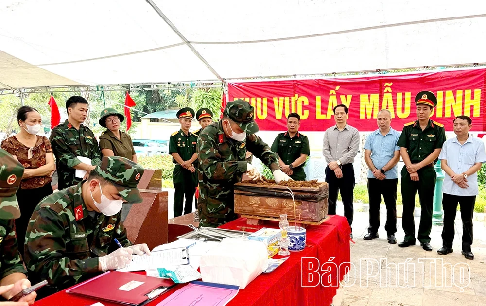Lấy mẫu ADN hài cốt liệt sĩ chưa xác định danh tính tại phường Phúc Yên