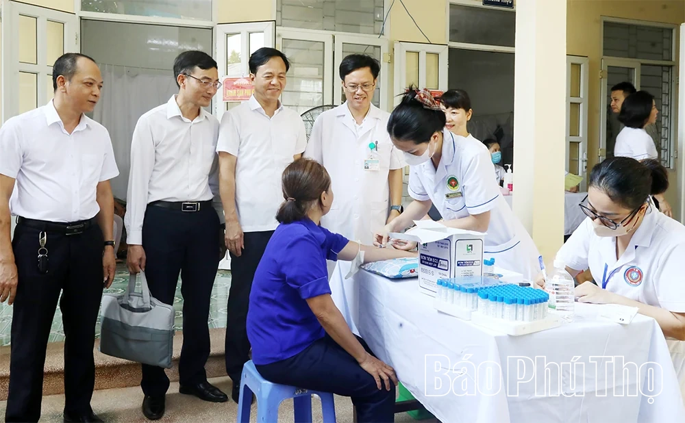 Phường Thống Nhất khám sức khỏe, sàng lọc miễn phí cho người dân
