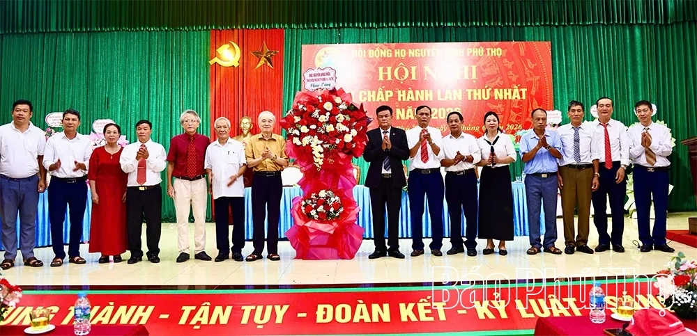 Tiếp nối mạch nguồn dòng tộc trên quê hương Đất Tổ