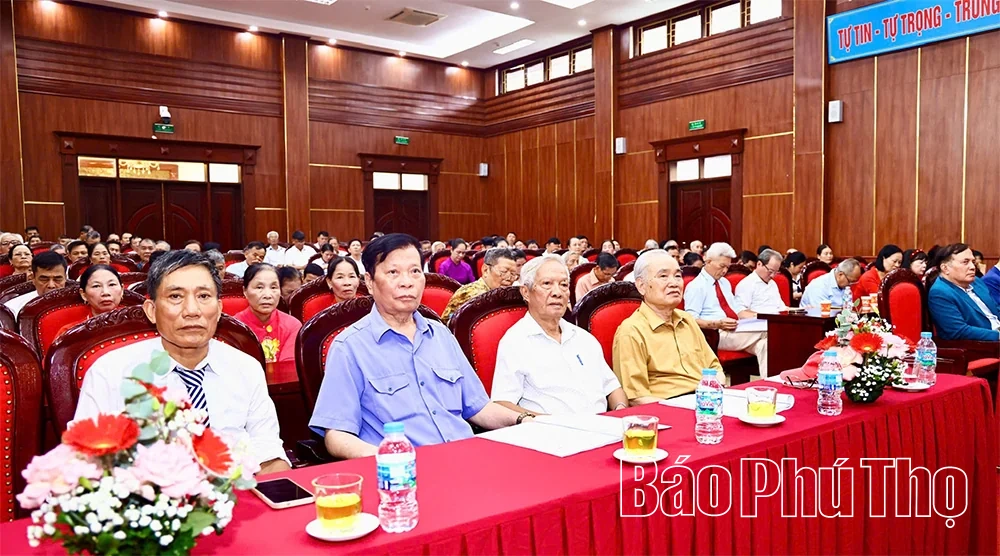 Tiếp nối mạch nguồn dòng tộc trên quê hương Đất Tổ