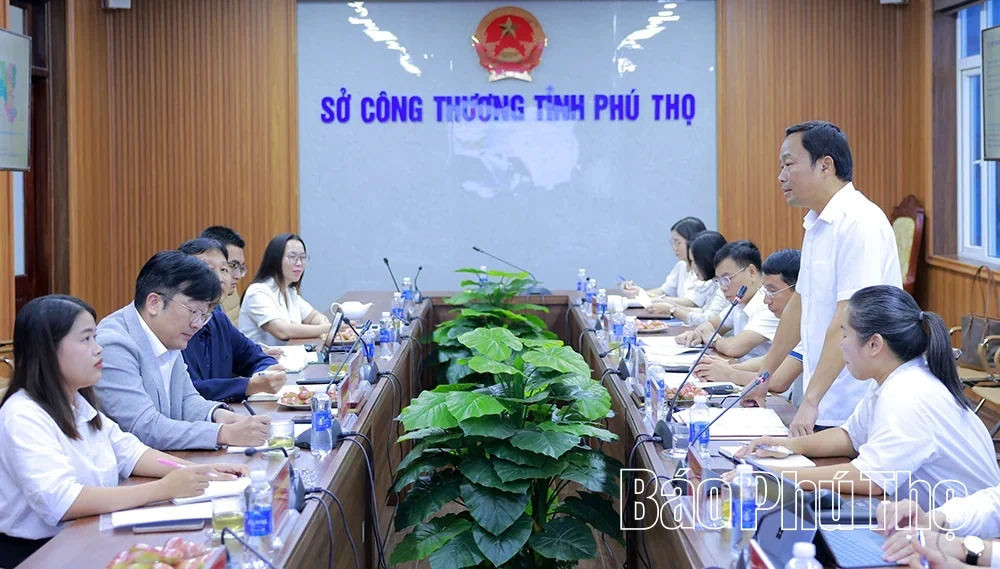 Department of Industry and Trade Works with Samsung Vietnam Representatives