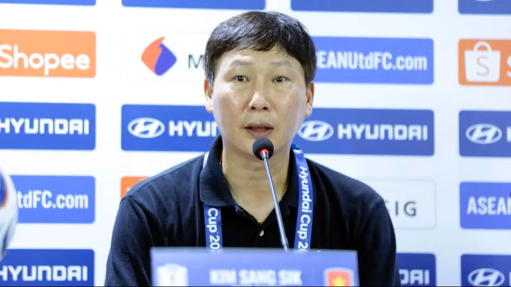 HLV Kim Sang Sik: Đội tuyển Việt Nam còn 90 phút để hoàn tất nhiệm vụ