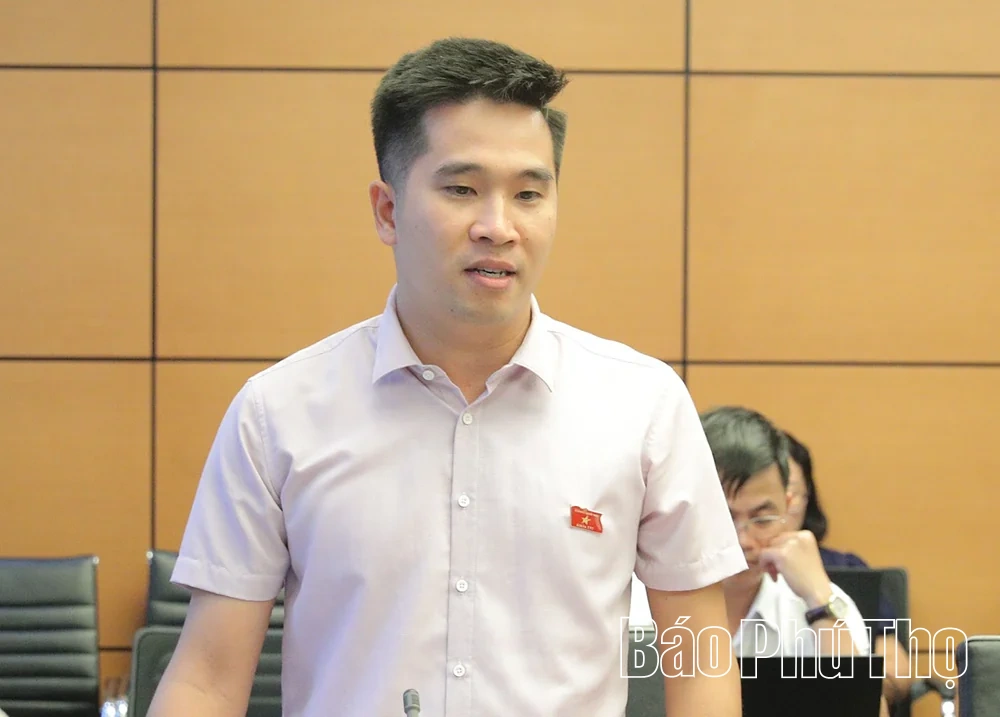 Đại biểu Quốc hội tỉnh Phú Thọ thảo luận ở tổ về một số nội dung quan trọng