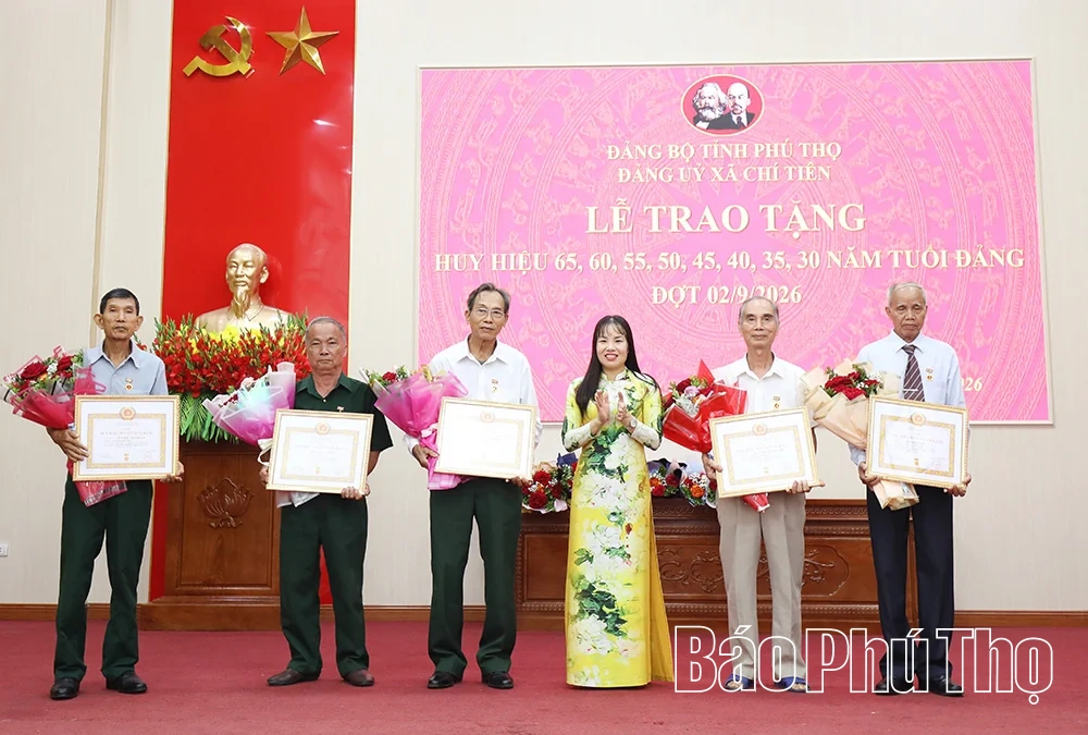 Xã Chí Tiên tổ chức trao tặng Huy hiệu Đảng đợt 2/9/2026