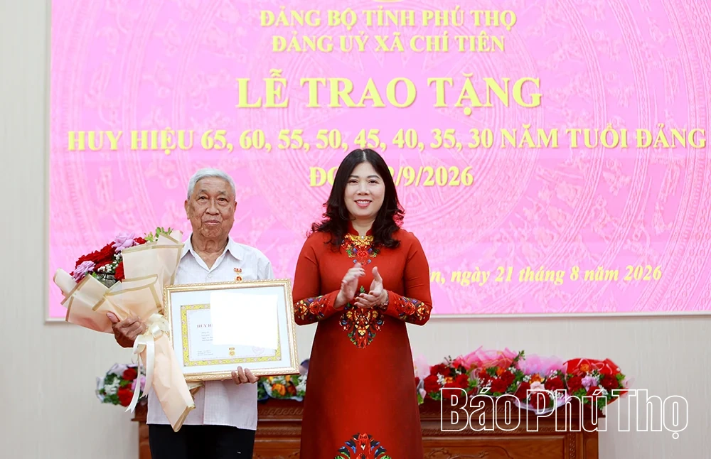Xã Chí Tiên tổ chức trao tặng Huy hiệu Đảng đợt 2/9/2026