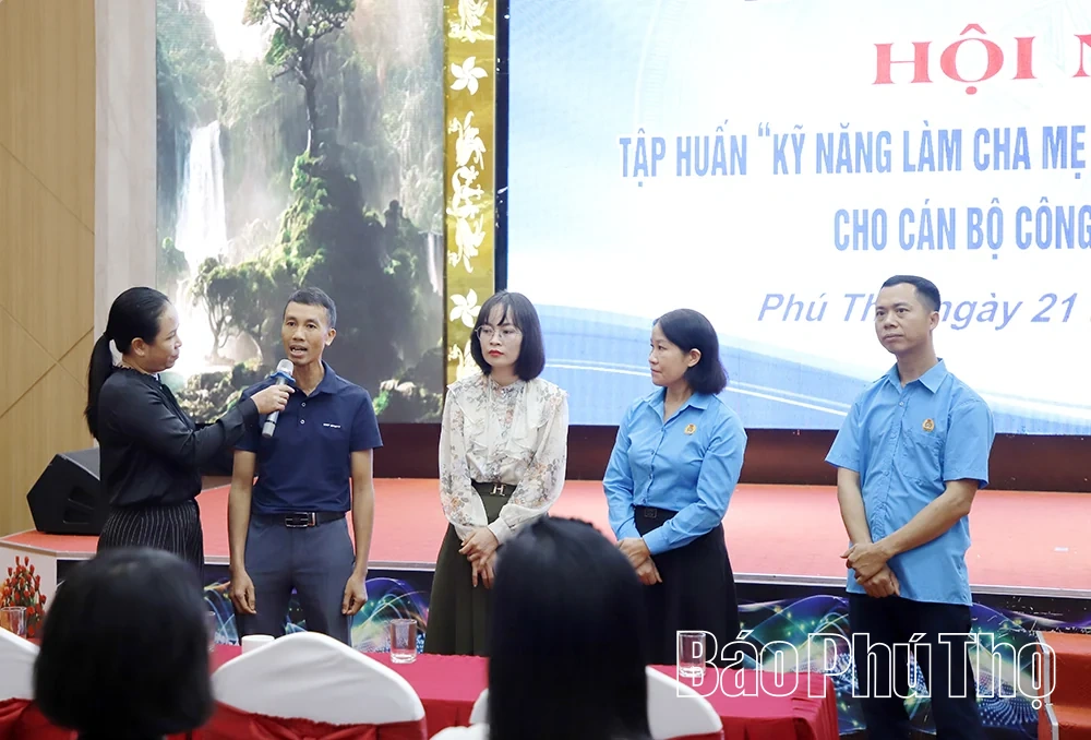 Trên 300 cán bộ công đoàn được tập huấn kỹ năng làm cha mẹ