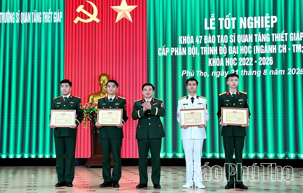Trường Sĩ quan Tăng thiết giáp tổ chức lễ tốt nghiệp cho 138 học viên khóa 47