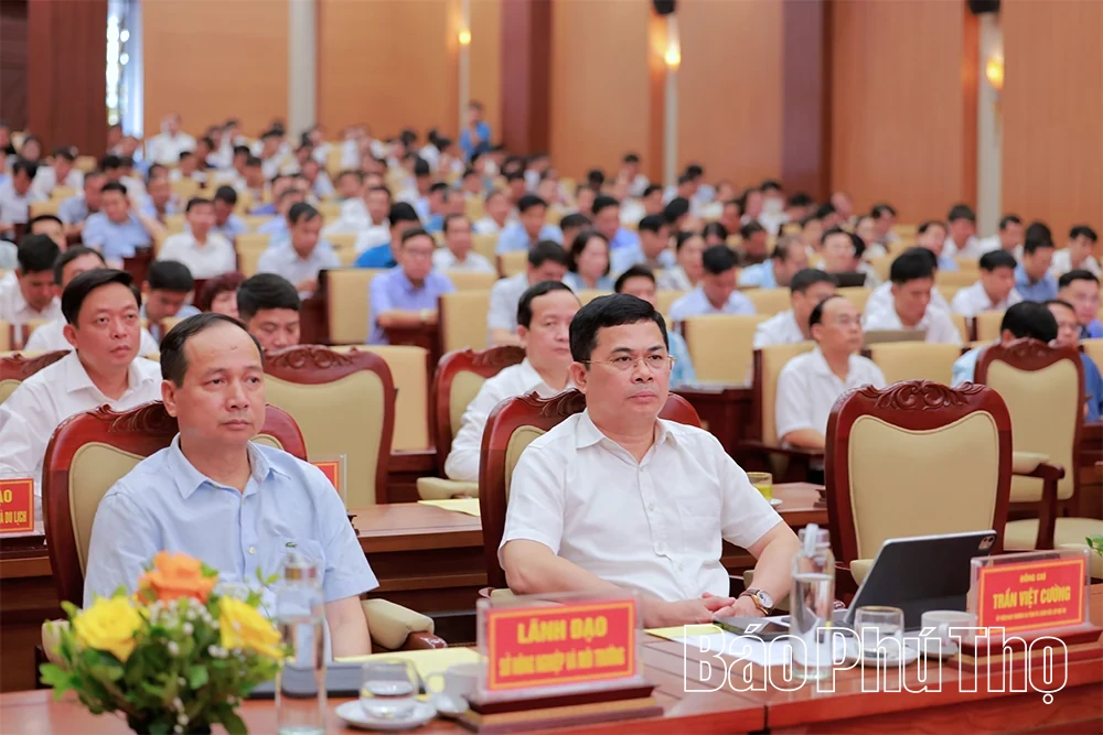 Bồi dưỡng kiến thức phát triển kinh tế đô thị, nông thôn và quản trị địa phương