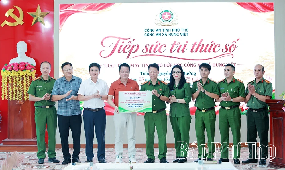 Công an xã Hùng Việt đồng hành cùng em khám phá tri thức số - Vững bước tương lai