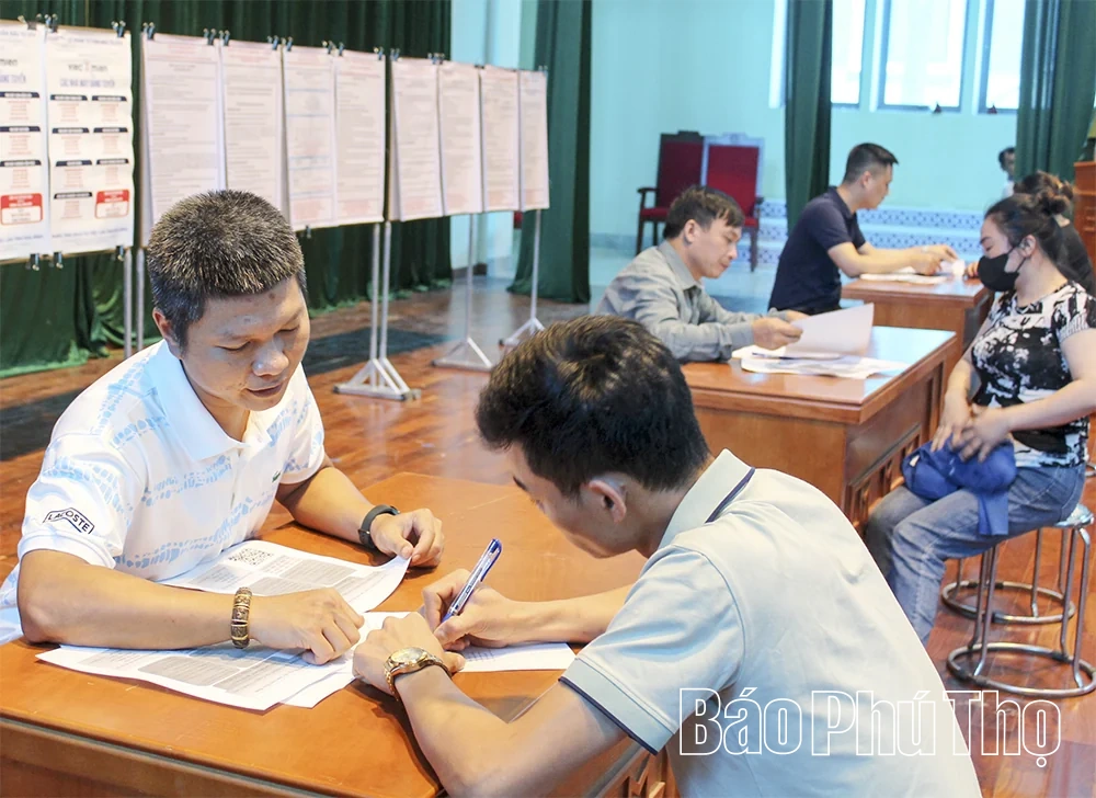 Chuyển đổi số ở Yên Thủy: Lấy người dân làm trung tâm