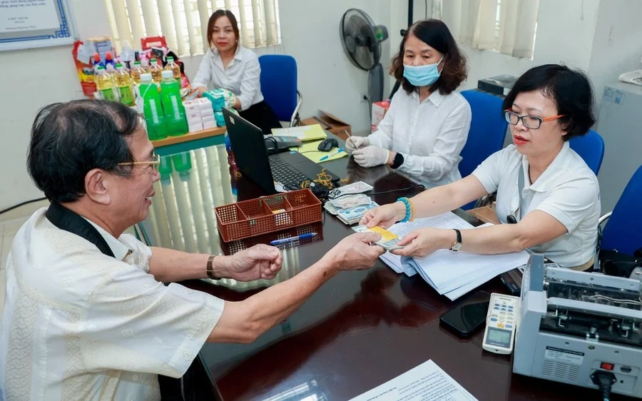 Thủ tục nhận trợ cấp hằng tháng cho lao động chưa đủ điều kiện hưởng lương hưu