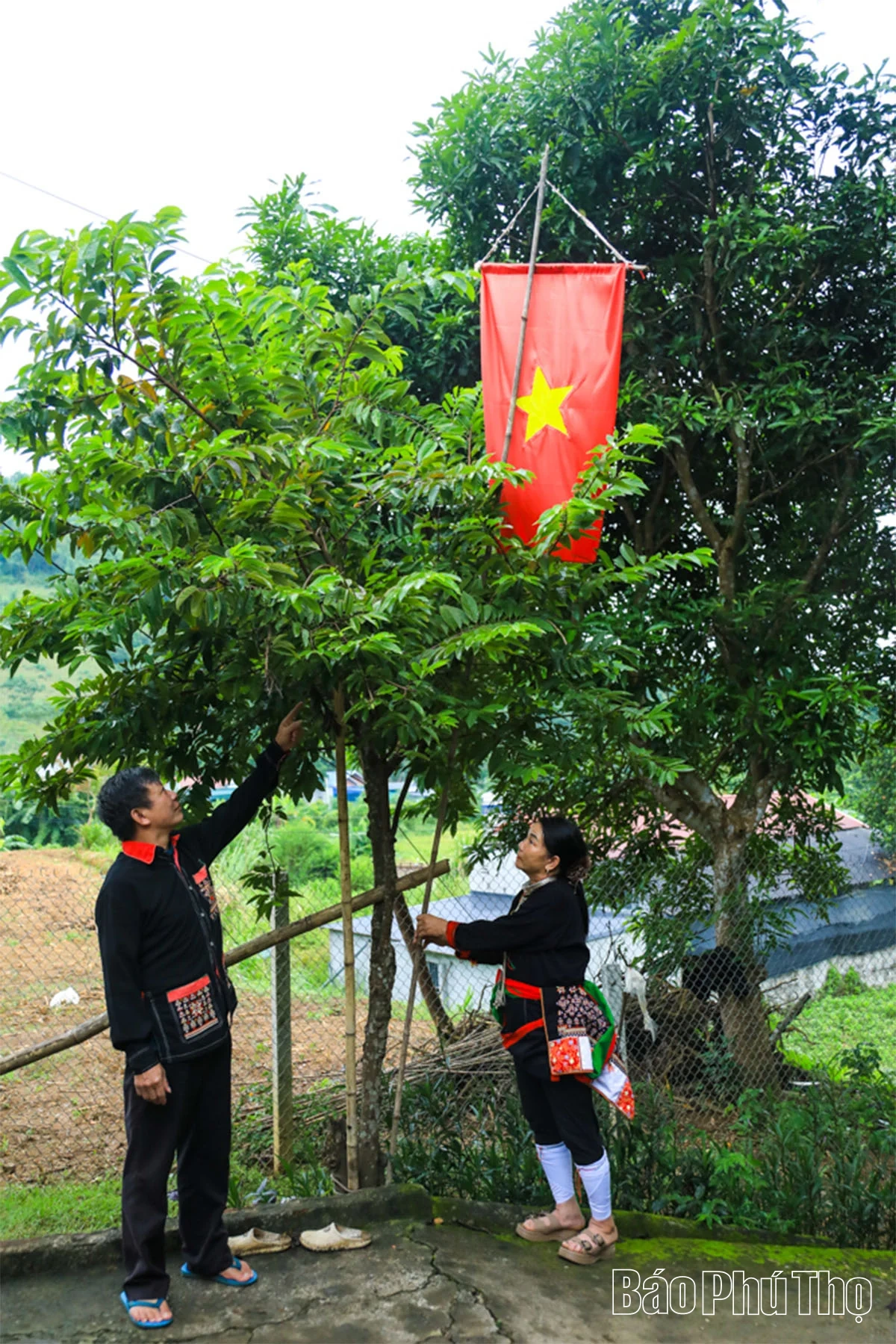 Đất Tổ rực sắc đỏ mừng Quốc khánh