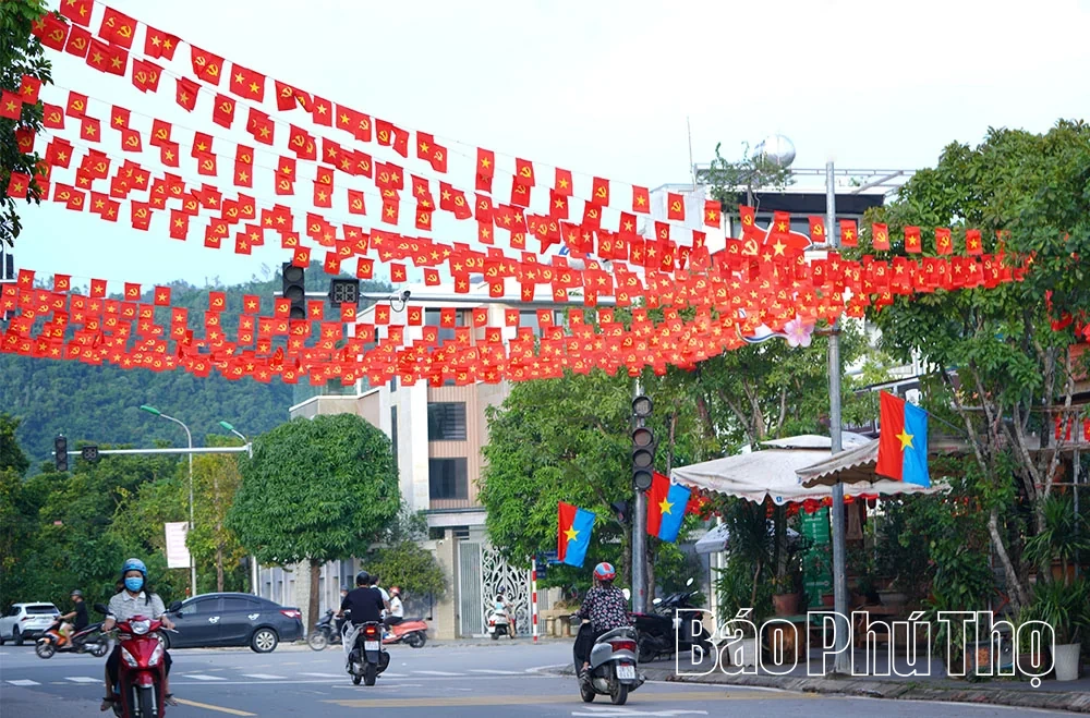 Tự hào màu cờ Tổ quốc trong ngày Quốc khánh