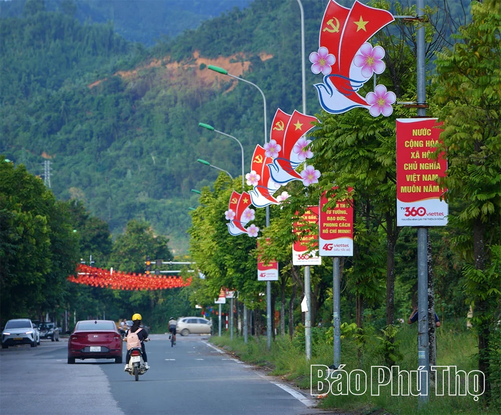 Tự hào màu cờ Tổ quốc trong ngày Quốc khánh