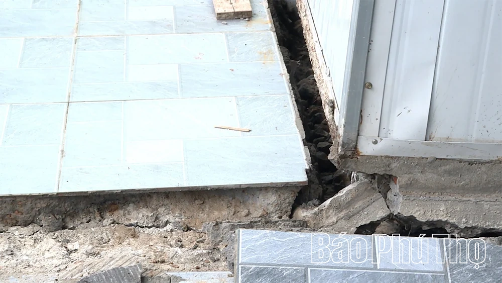 Mưa lớn kéo dài gây sạt lở nghiêm trọng trên địa bàn xã Tu Vũ