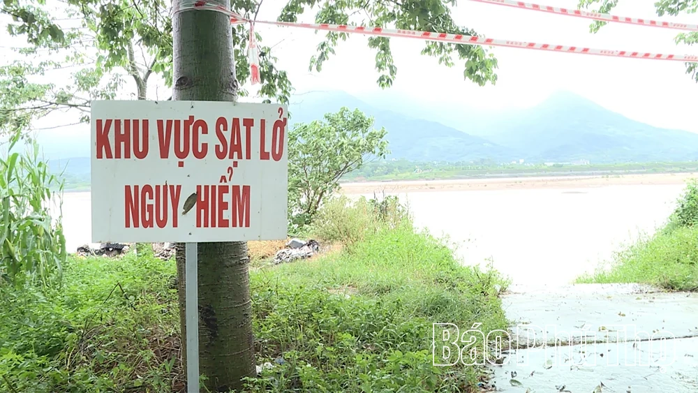 Mưa lớn kéo dài gây sạt lở nghiêm trọng trên địa bàn xã Tu Vũ