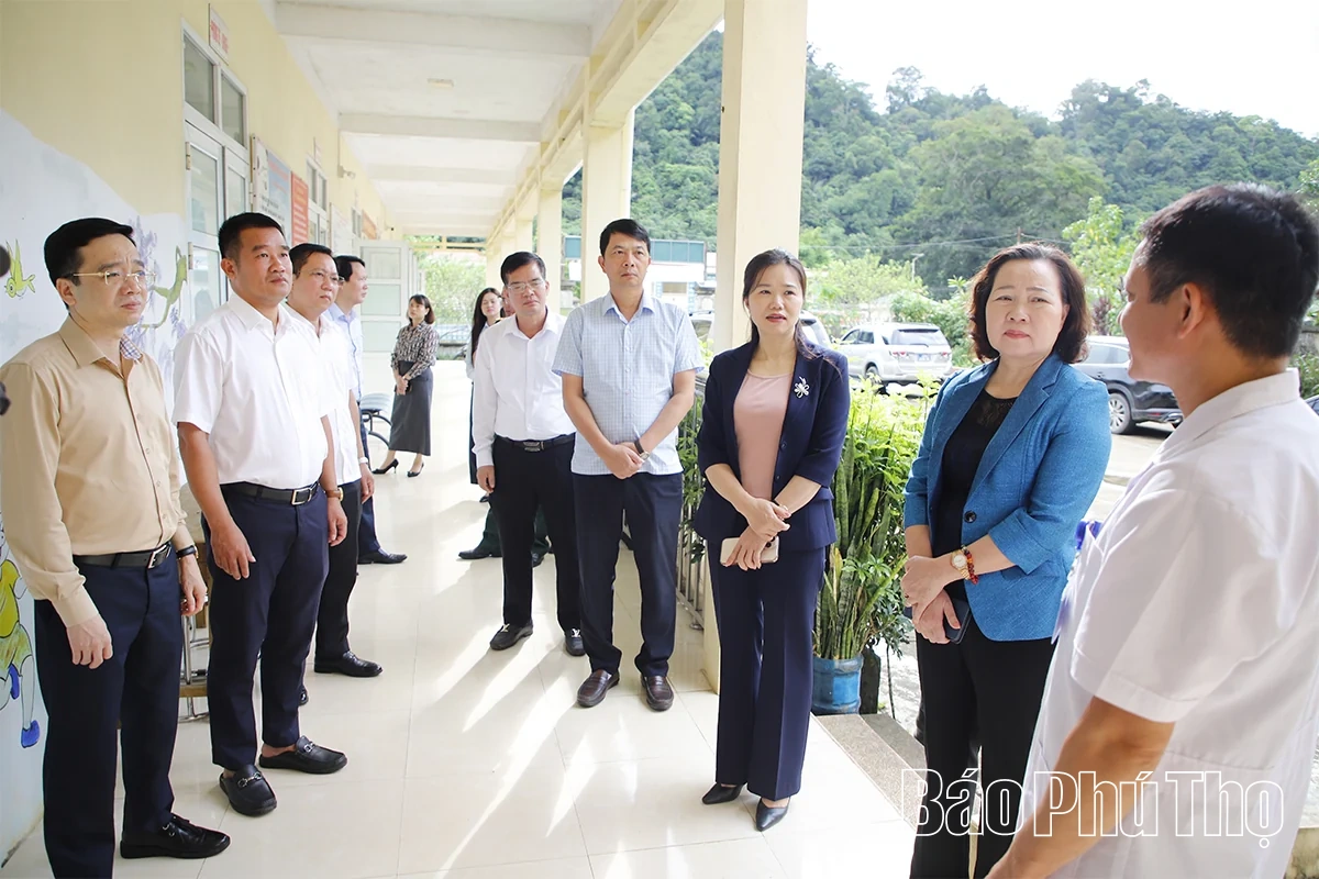 Phó Bí thư Tỉnh ủy Bùi Thị Minh: Vân Sơn phải chọn việc hiệu quả, làm đến cùng những việc có lợi cho dân