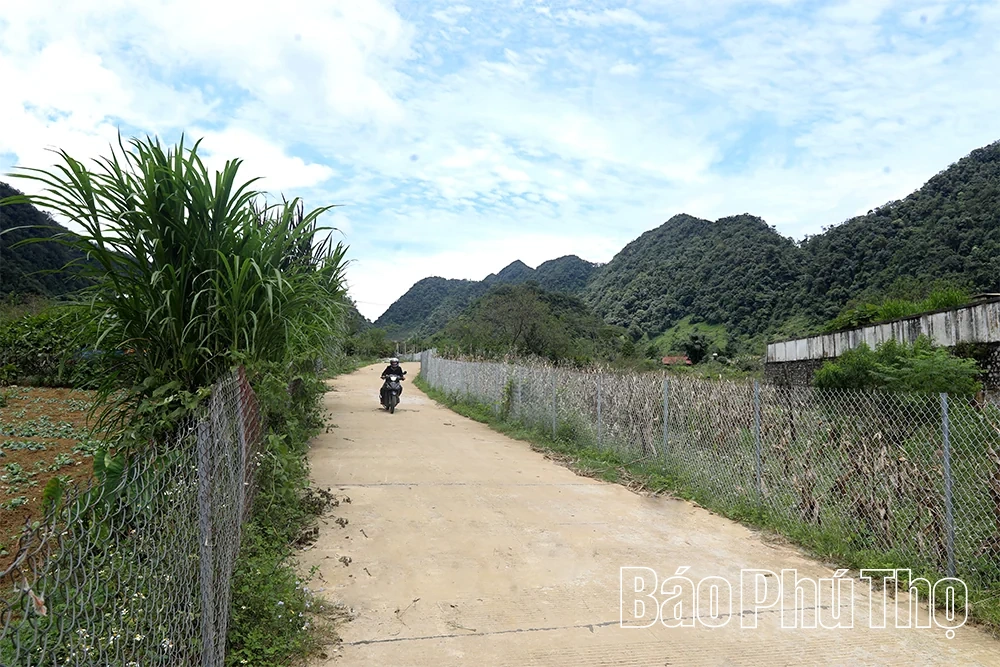 Nghiệm thu, bàn giao 5 công trình hạ tầng tại xã Pà Cò