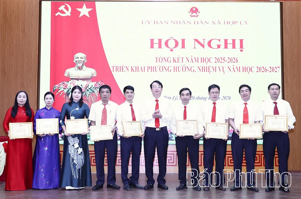 Xã Hợp Lý công bố các quyết định về tổ chức, cán bộ các cơ sở giáo dục công lập