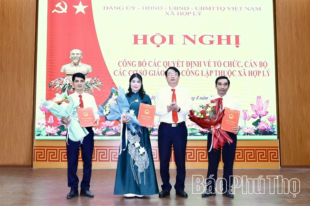 Xã Hợp Lý công bố các quyết định về tổ chức, cán bộ các cơ sở giáo dục công lập