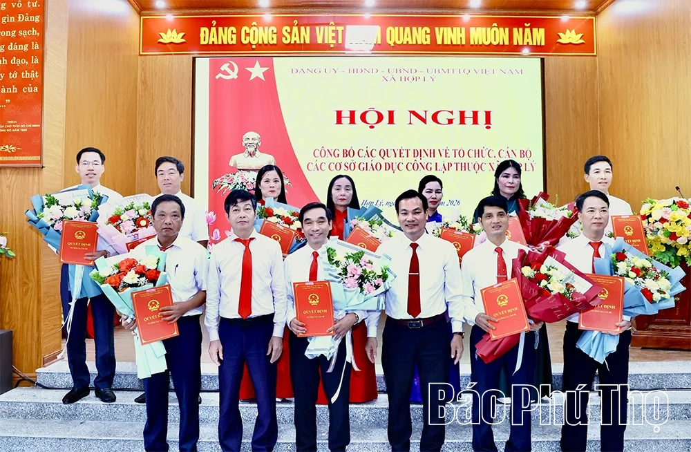 Xã Hợp Lý công bố các quyết định về tổ chức, cán bộ các cơ sở giáo dục công lập
