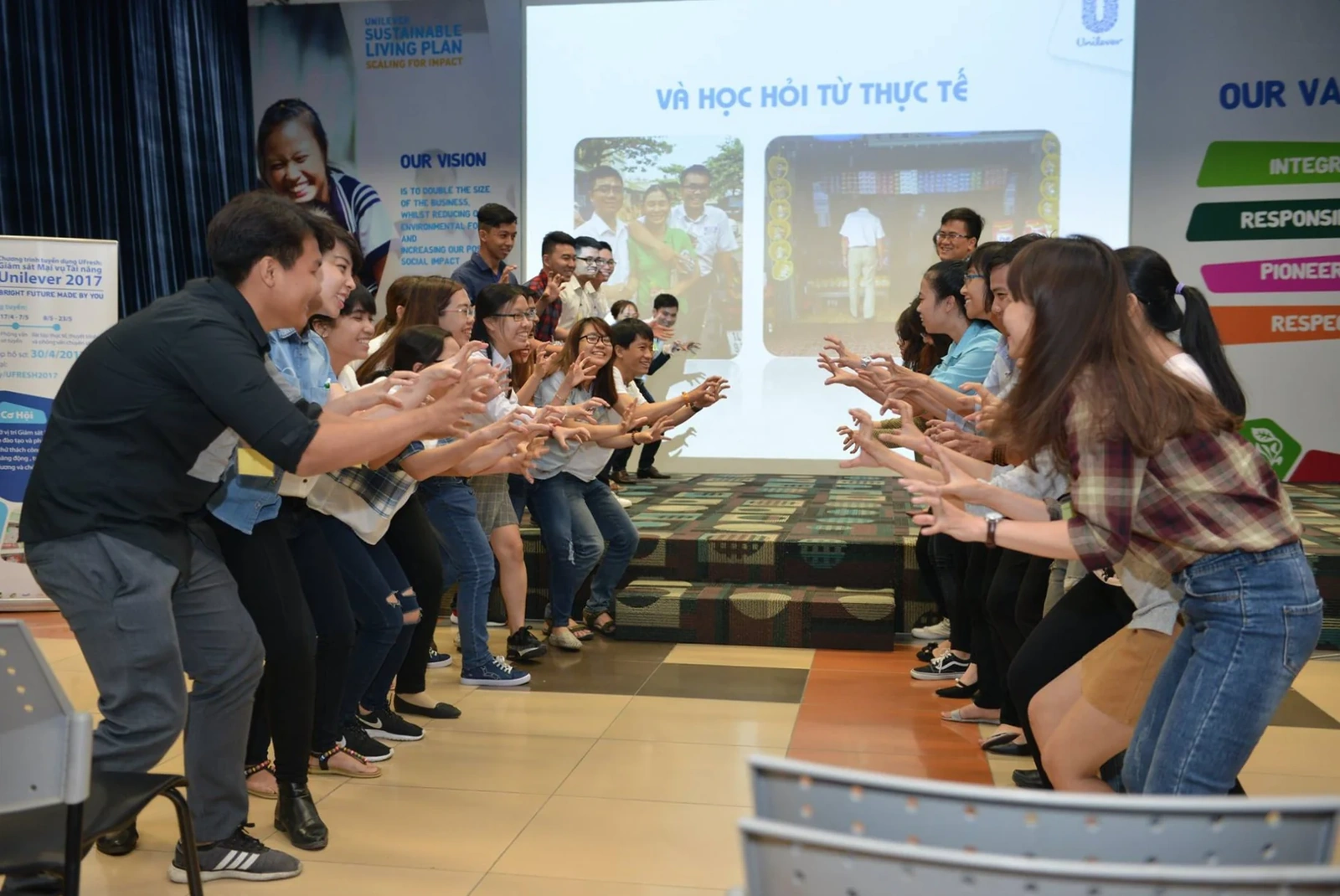 Thị trường việc làm Hà Nội sôi động: Bí quyết tìm việc làm nhanh và hiệu quả cho người lao động