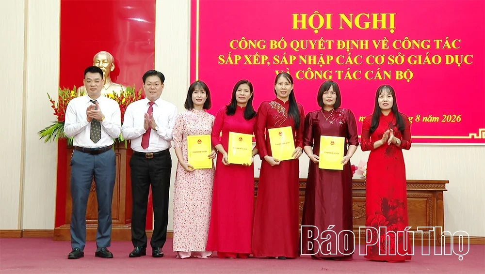 Xã Chí Tiên công bố các quyết định về công tác cán bộ