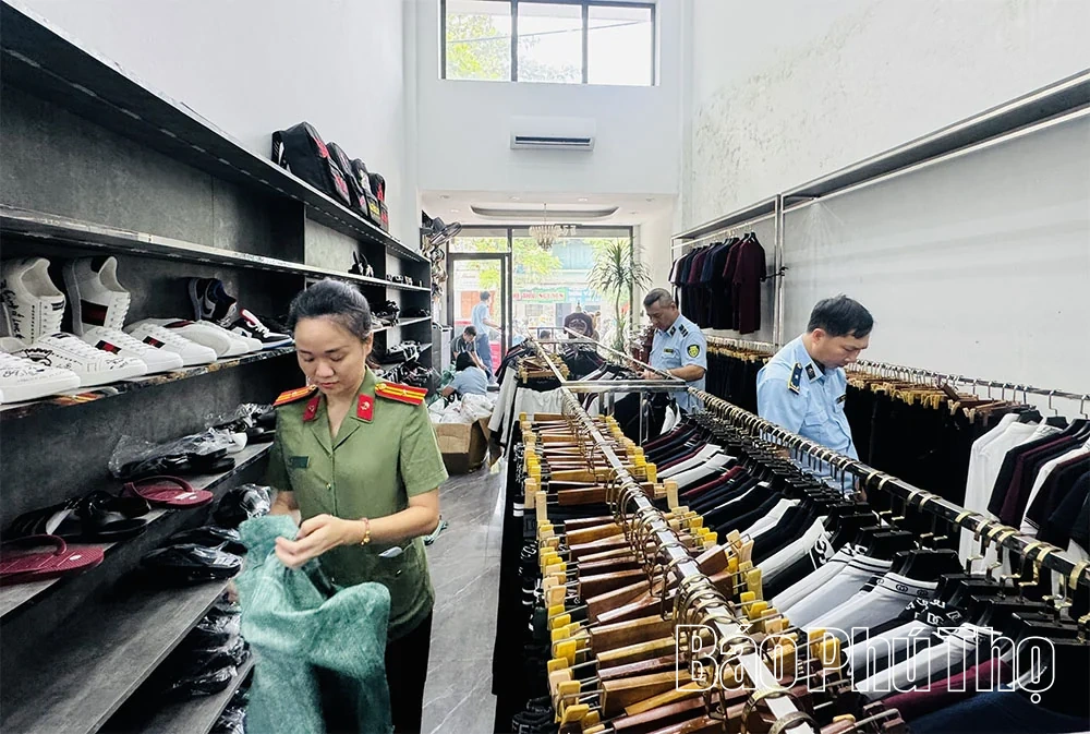 Tạm giữ số lượng lớn hàng hóa có dấu hiệu giả mạo nhãn hiệu