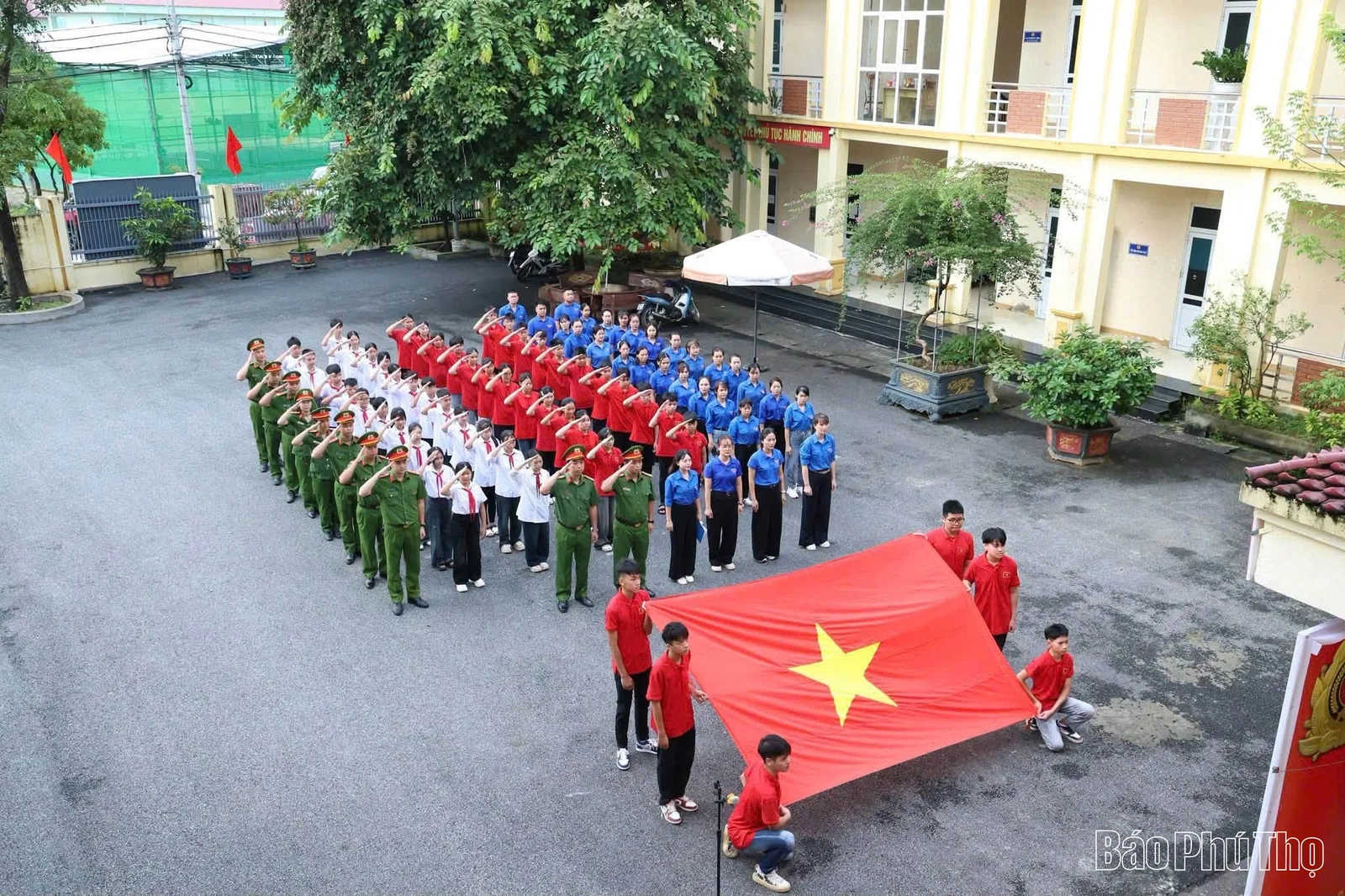 Tuổi trẻ Phú Thọ đồng loạt tổ chức lễ chào cờ “Tôi yêu Tổ quốc tôi”