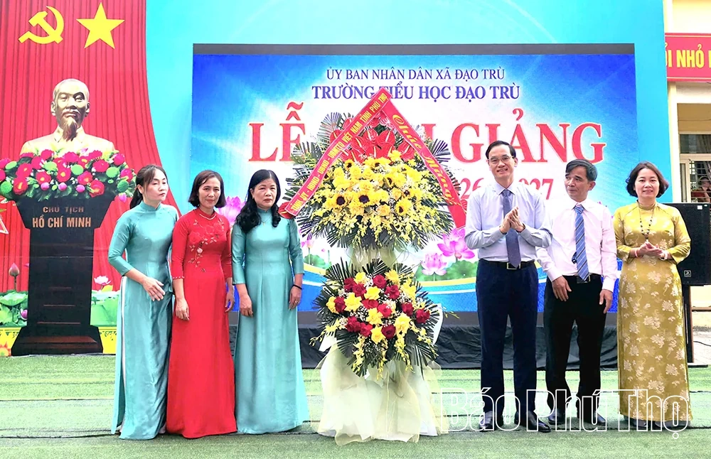 Các đồng chí lãnh đạo tỉnh dự lễ khai giảng năm học 2026 - 2027