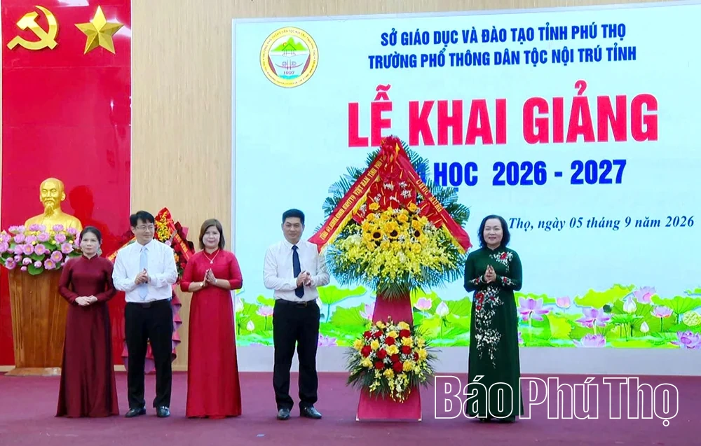 Các đồng chí lãnh đạo tỉnh dự lễ khai giảng năm học 2026 - 2027