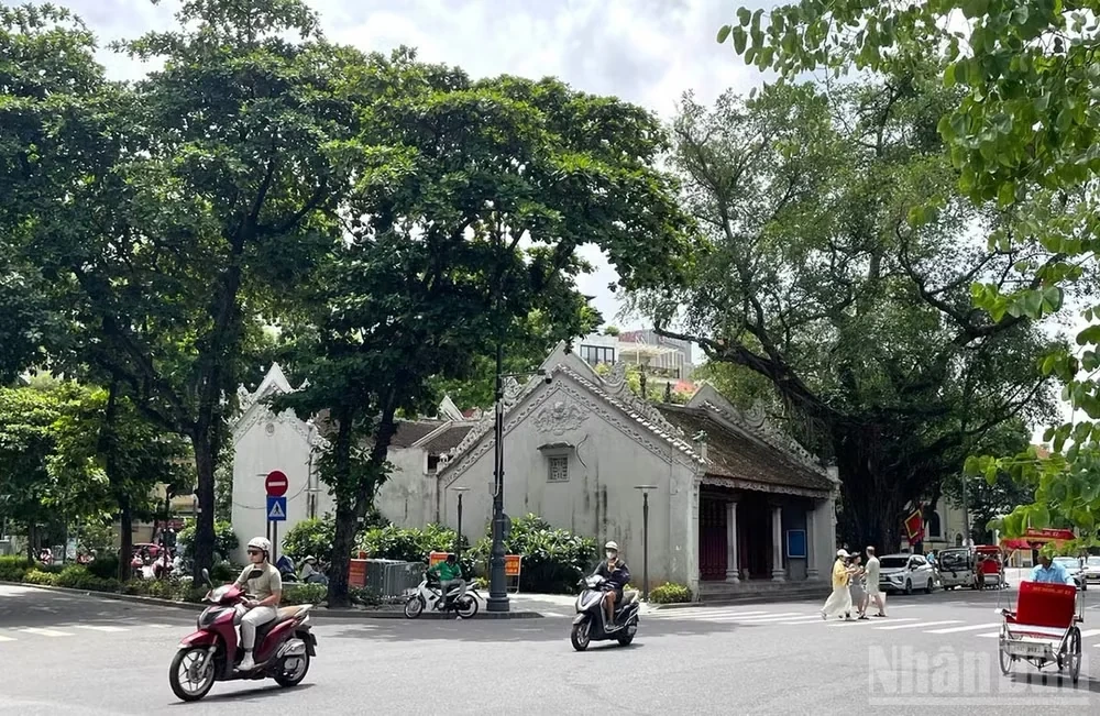 Thời tiết ngày 1/9: Bắc Bộ nắng nóng, Nam Bộ có mưa rào