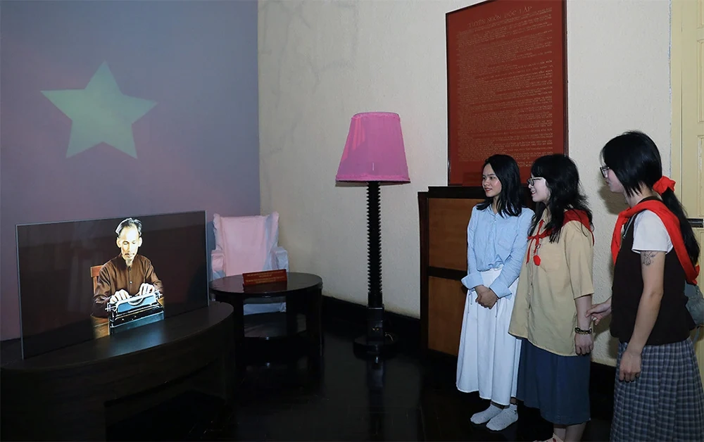 “Tour yêu nước” hút người trẻ dịp Quốc khánh 2-9