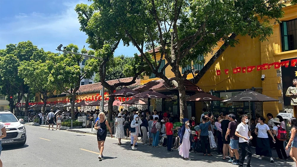 “Tour yêu nước” hút người trẻ dịp Quốc khánh 2-9