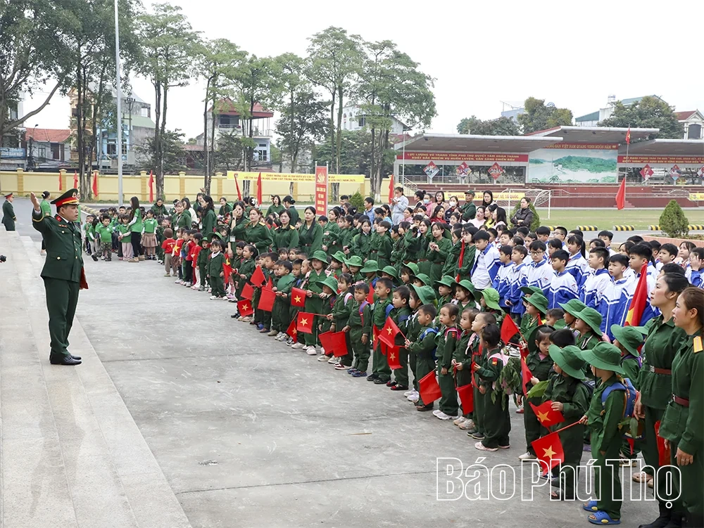 Chuyện về lá cờ đỏ sao vàng treo giữa dòng sông Đà trước ngày giành chính quyền