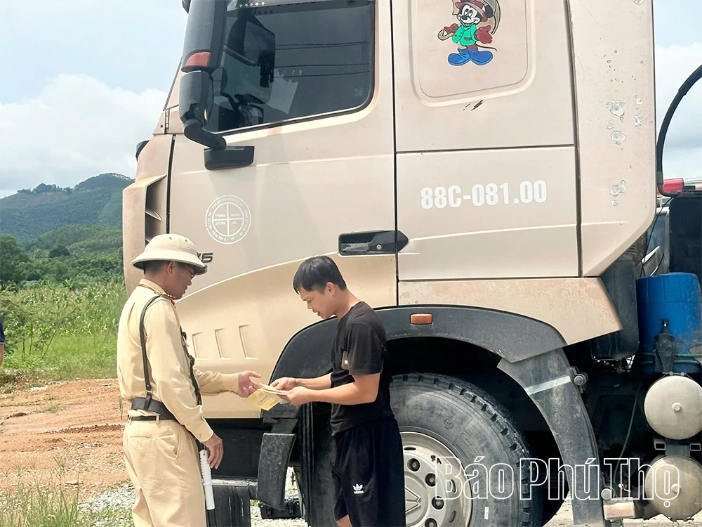 Đội Cảnh sát giao thông đường bộ số 3 xử lý 1.100 phương tiện vi phạm tải trọng&nbsp;