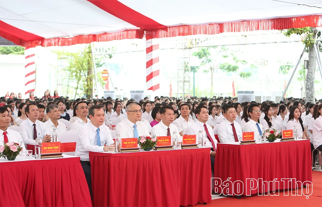 Bí thư Tỉnh ủy Phạm Đại Dương dự Lễ khai giảng năm học mới tại Trường THPT Chuyên Hùng Vương