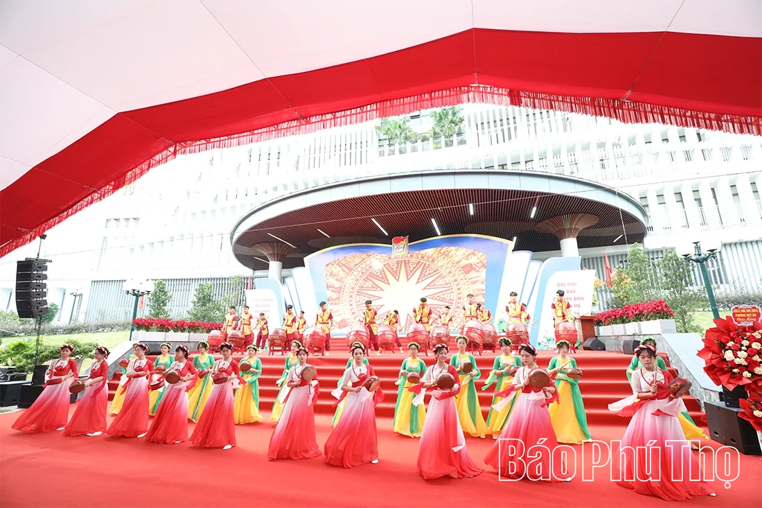 Bí thư Tỉnh ủy Phạm Đại Dương dự Lễ khai giảng năm học mới tại Trường THPT Chuyên Hùng Vương