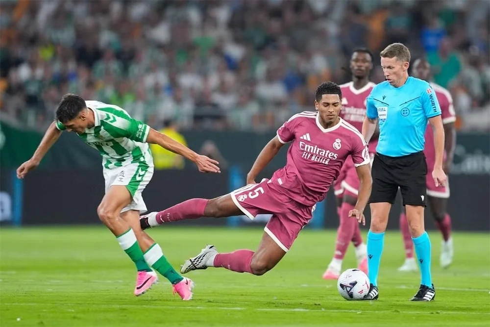 Mbappe hỏng phạt đền phút bù giờ, Real Madrid thất thủ