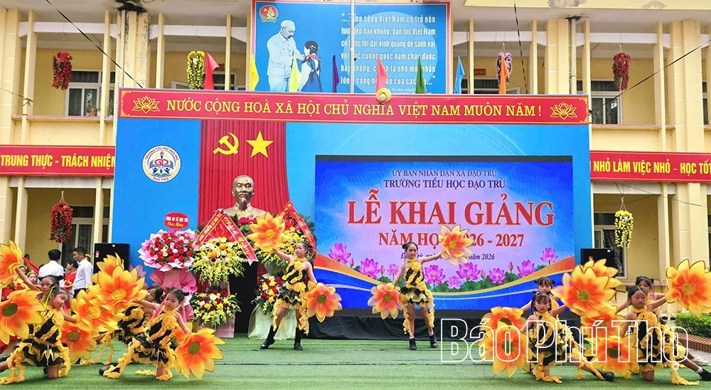 Các đồng chí lãnh đạo tỉnh dự lễ khai giảng năm học 2026 - 2027