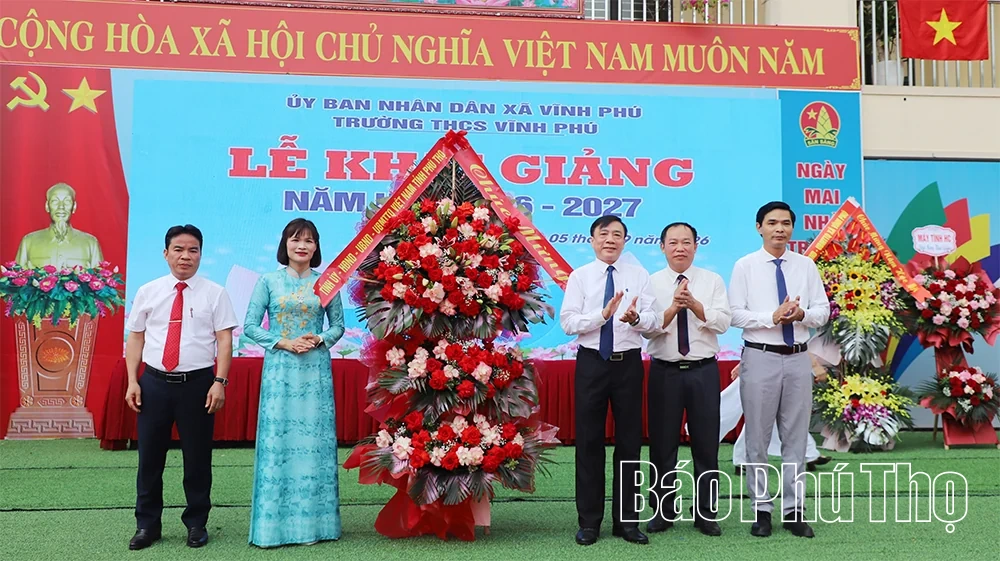 Các đồng chí lãnh đạo tỉnh dự lễ khai giảng năm học 2026 - 2027