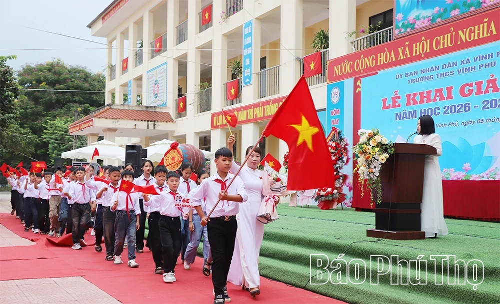 Các đồng chí lãnh đạo tỉnh dự lễ khai giảng năm học 2026 - 2027