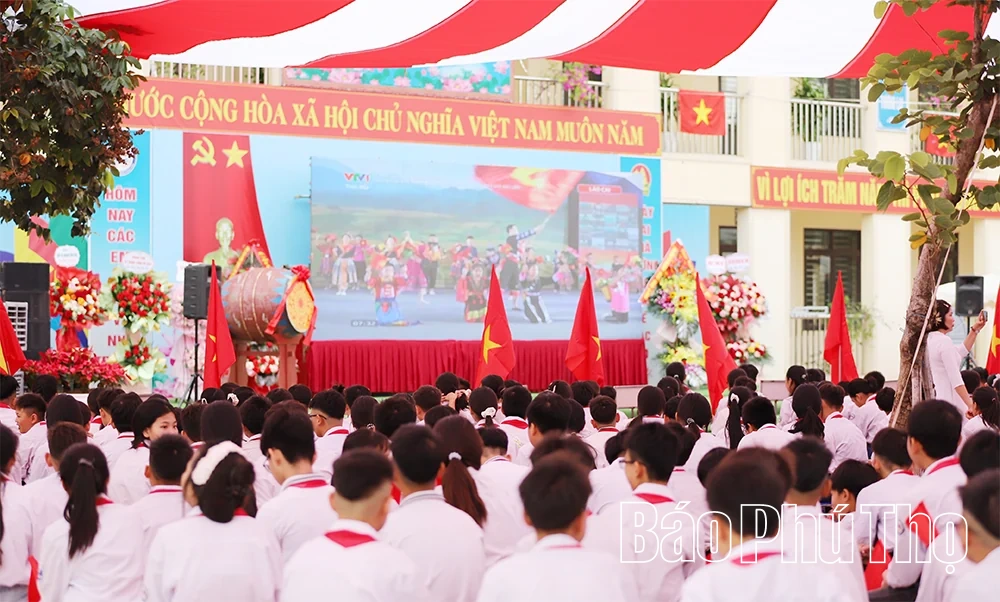 Các đồng chí lãnh đạo tỉnh dự lễ khai giảng năm học 2026 - 2027
