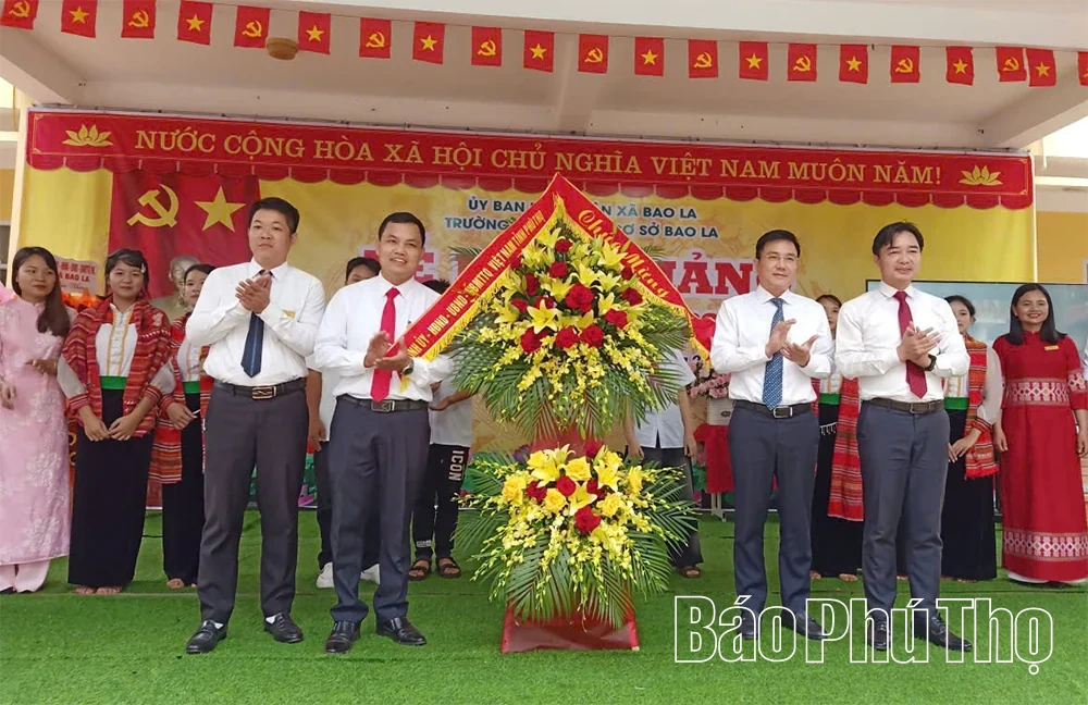 Các đồng chí lãnh đạo tỉnh dự lễ khai giảng năm học 2026 - 2027