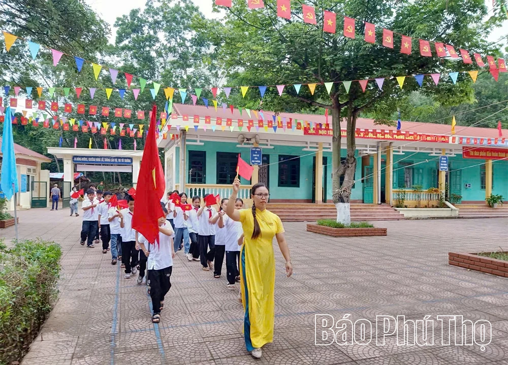 Các đồng chí lãnh đạo tỉnh dự lễ khai giảng năm học 2026 - 2027