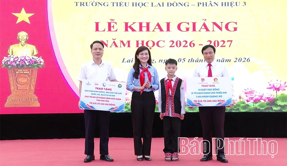 Các đồng chí lãnh đạo tỉnh dự lễ khai giảng năm học 2026 - 2027