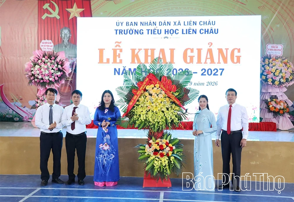 Các đồng chí lãnh đạo tỉnh dự lễ khai giảng năm học 2026 - 2027