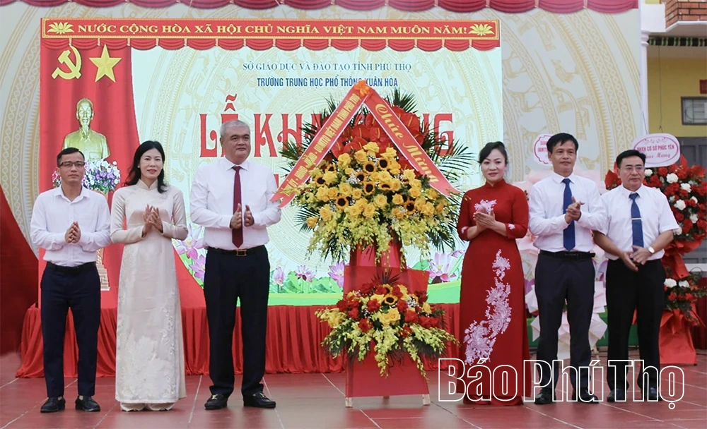 Các đồng chí lãnh đạo tỉnh dự lễ khai giảng năm học 2026 - 2027